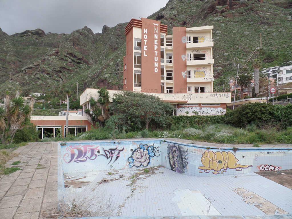 hotel Neptune is a urbex place on the canary island Tenerife that is slowly dragged into the ocean by erosion